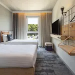 Moxy 3*