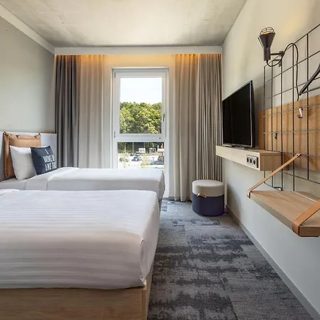 Moxy 3*