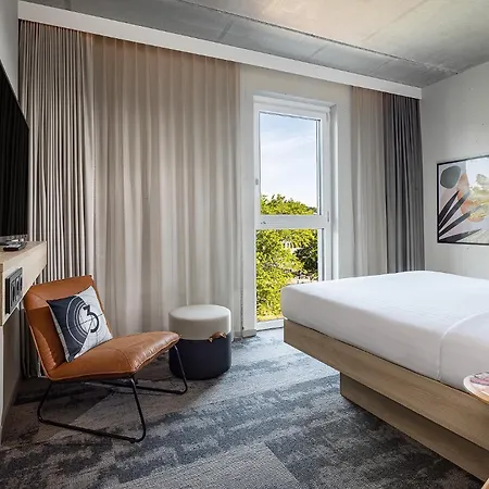 Hotel Moxy 3*